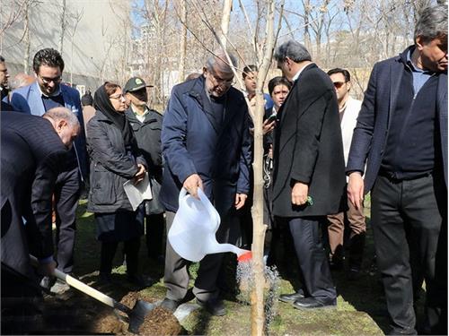 تقدیرشهردار تهران از همکاری بنیاد مستضعفان
